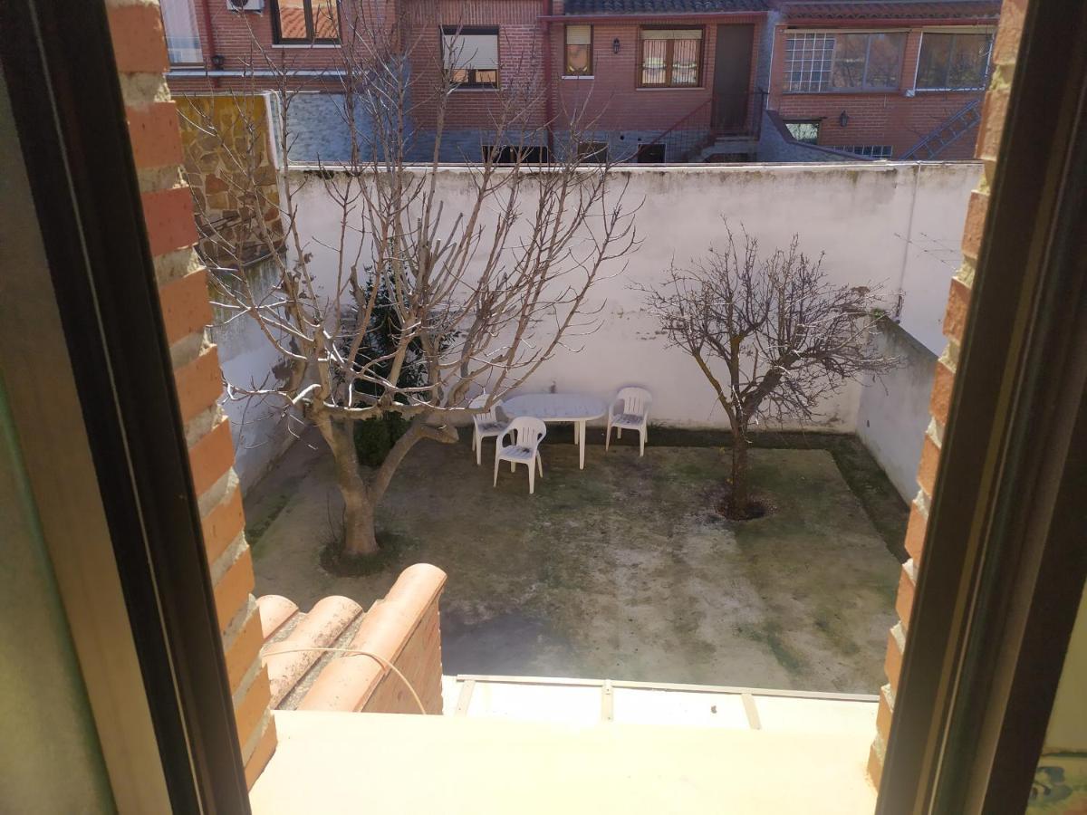 Habitacion Privada Triple Toledo Bagian luar foto