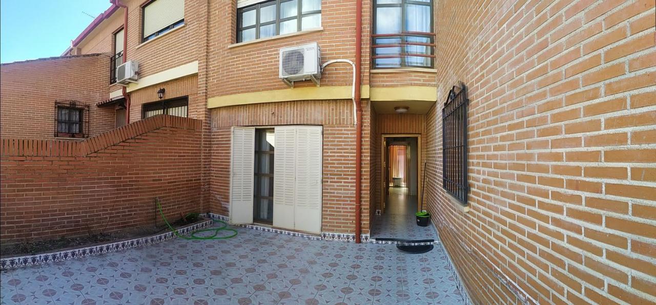Habitacion Privada Triple Toledo Bagian luar foto