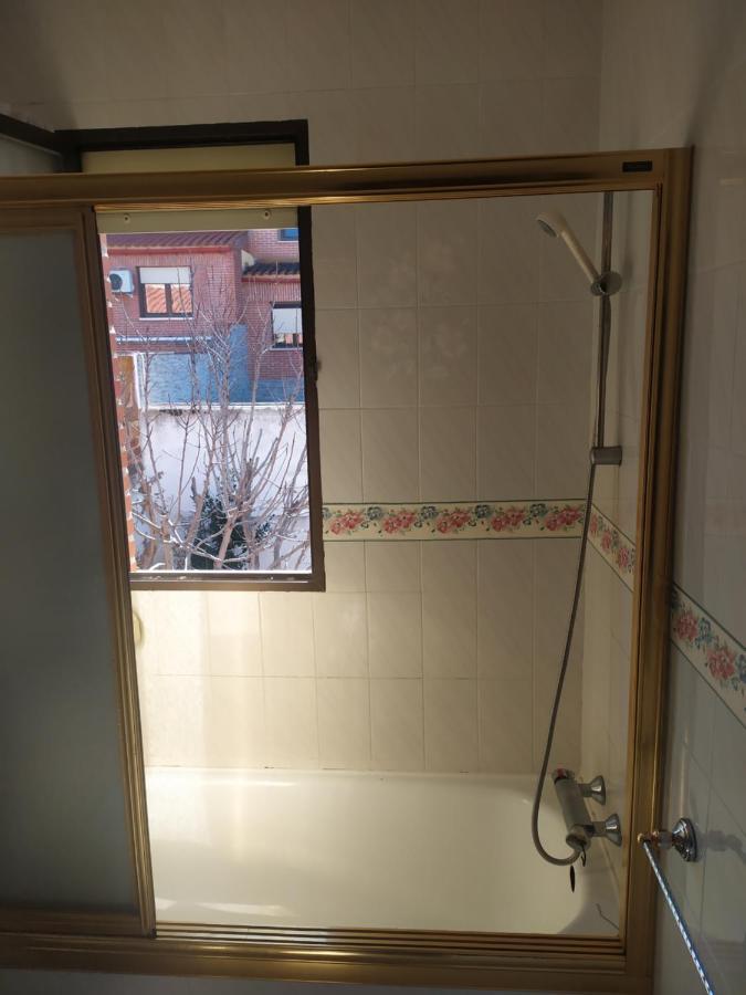 Habitacion Privada Triple Toledo Bagian luar foto